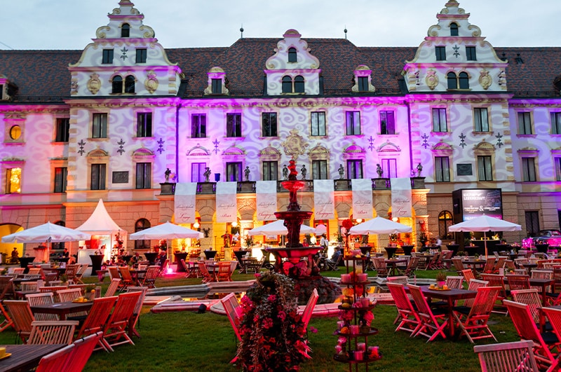 Ansicht des Catering-Aufbau vom Hotel Goliath auf den Schlossfestspielen in Regensburg