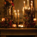 Kerzen und Blumen