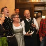 Lachende Gruppe