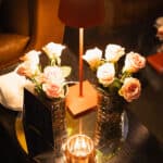 Blumen und Lampe