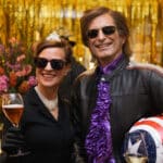 Mann von Easy Rider mit Begleitung