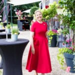 Stephanie Birnthaler im roten Kleid