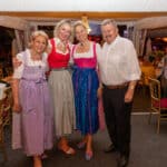 Gruppenfoto mit Monika Gruber