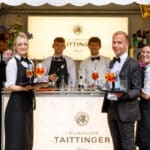 Personal an der Champagner Bar