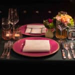 Eingedeckter Valentins-Tisch