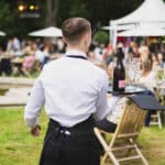 Champagner wird serviert