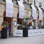 Champagner-Bar in abendlicher Atmosphäre