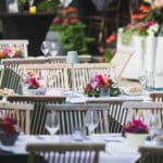 Gedeckte Tische im Schlossgarten